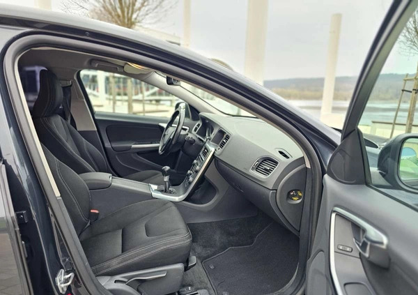 Volvo V60 cena 41900 przebieg: 192000, rok produkcji 2013 z Urzędów małe 562